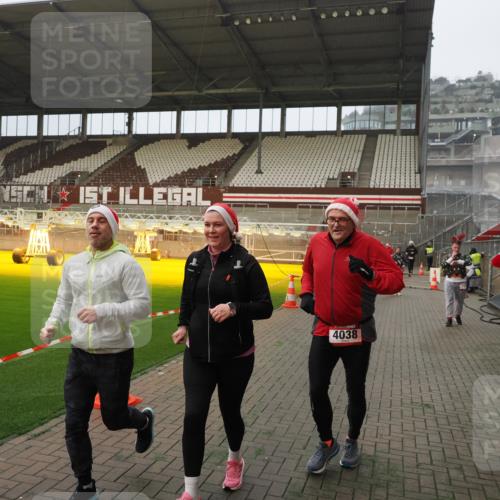 07.12.2025 - St. Pauli X-Mass-Run No. 15 Fabian Wolf http://msf.ph/oto/9388394 07.12.2025 10:19:31 Ziel 658, 661, 2750, 3011, 3013, 3695, 4038, 4115, 4466 meine-sportfotos.de