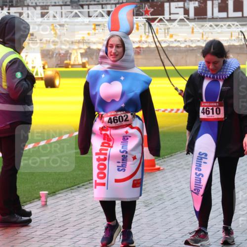 07.12.2025 - St. Pauli X-Mass-Run No. 15 Luisa Fischer http://msf.ph/oto/9388398 07.12.2025 11:52:31 Ziel 11000, 10000, 4602, 15, 4610, 620, 627, 644, 1916, 2121, 3276, 3280, 3445, 3583, 3648, 3650, 3659, 3790, 3794, 3795, 3853, 3865, 4602, 4610 meine-sportfotos.de