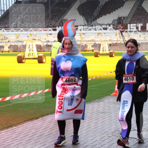 07.12.2025 - St. Pauli X-Mass-Run No. 15 Luisa Fischer http://msf.ph/oto/9388402 07.12.2025 11:52:32 Ziel 4602, 15, 4610, 50, 613, 620, 627, 644, 1916, 2121, 3276, 3280, 3445, 3583, 3648, 3650, 3659, 3790, 3794, 3795, 3853, 3865, 4602, 4610 meine-sportfotos.de