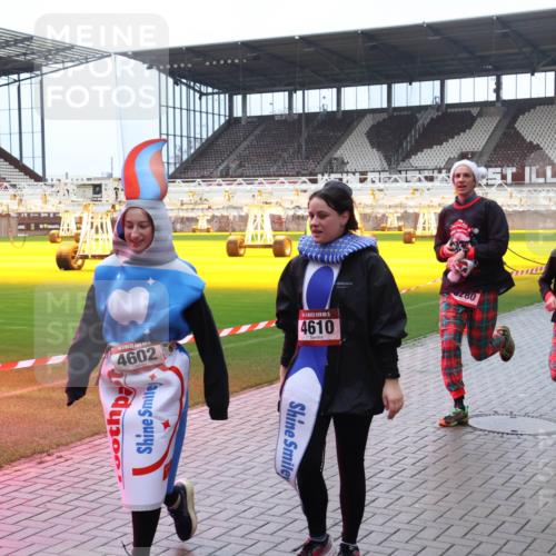 07.12.2025 - St. Pauli X-Mass-Run No. 15 Luisa Fischer http://msf.ph/oto/9388409 07.12.2025 11:52:34 Ziel 4602, 15, 4610, 280, 3276, 613, 620, 627, 644, 1916, 2121, 3276, 3280, 3445, 3583, 3648, 3650, 3659, 3790, 3794, 3795, 3853, 3865 meine-sportfotos.de