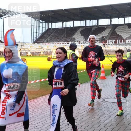 07.12.2025 - St. Pauli X-Mass-Run No. 15 Luisa Fischer http://msf.ph/oto/9388410 07.12.2025 11:52:34 Ziel 5, 4602, 15, 4610, 50, 3276, 613, 620, 627, 644, 1916, 2121, 3276, 3280, 3445, 3583, 3648, 3650, 3659, 3790, 3794, 3795, 3853, 3865 meine-sportfotos.de