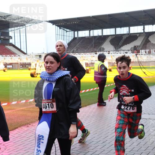 07.12.2025 - St. Pauli X-Mass-Run No. 15 Luisa Fischer http://msf.ph/oto/9388413 07.12.2025 11:52:35 Ziel 15, 4602, 15, 4610, 2018, 11, 3276, 613, 618, 620, 627, 644, 1916, 2121, 3276, 3280, 3445, 3583, 3648, 3650, 3659, 3790, 3794, 3795, 3853, 3865, 3886 meine-sportfotos.de