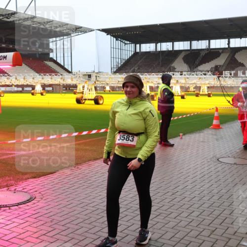 07.12.2025 - St. Pauli X-Mass-Run No. 15 Luisa Fischer http://msf.ph/oto/9388416 07.12.2025 11:52:44 Ziel 3583, 2121, 1445, 613, 618, 620, 627, 644, 1916, 2121, 3276, 3280, 3445, 3583, 3648, 3650, 3659, 3865, 3886 meine-sportfotos.de