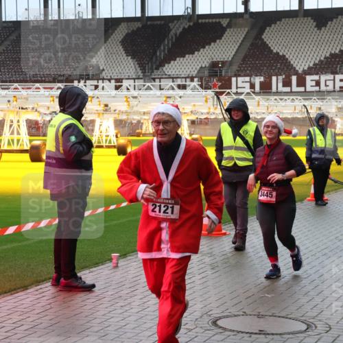 07.12.2025 - St. Pauli X-Mass-Run No. 15 Luisa Fischer http://msf.ph/oto/9388417 07.12.2025 11:52:45 Ziel 15, 2121, 3445, 613, 618, 620, 627, 644, 1916, 2121, 3276, 3280, 3445, 3583, 3648, 3650, 3659, 3865, 3886 meine-sportfotos.de