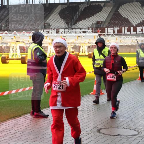 07.12.2025 - St. Pauli X-Mass-Run No. 15 Luisa Fischer http://msf.ph/oto/9388418 07.12.2025 11:52:45 Ziel 2121, 3445, 613, 618, 620, 627, 644, 1916, 2121, 3276, 3280, 3445, 3583, 3648, 3650, 3659, 3865, 3886 meine-sportfotos.de