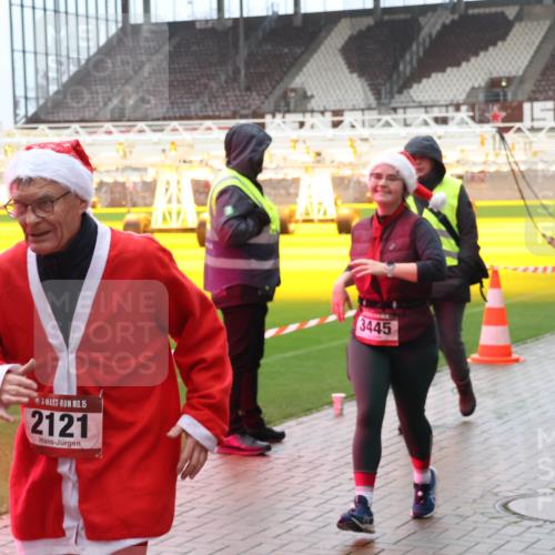 07.12.2025 - St. Pauli X-Mass-Run No. 15 Luisa Fischer http://msf.ph/oto/9388422 07.12.2025 11:52:46 Ziel 15, 2121, 3445, 613, 618, 620, 627, 644, 1916, 2121, 3276, 3280, 3445, 3583, 3648, 3650, 3659, 3865, 3886 meine-sportfotos.de
