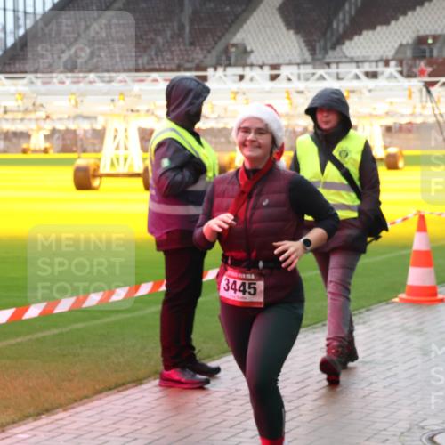 07.12.2025 - St. Pauli X-Mass-Run No. 15 Luisa Fischer http://msf.ph/oto/9388424 07.12.2025 11:52:47 Ziel 3445, 613, 618, 620, 627, 644, 1916, 2121, 3276, 3280, 3445, 3648, 3650, 3659, 3865, 3886 meine-sportfotos.de