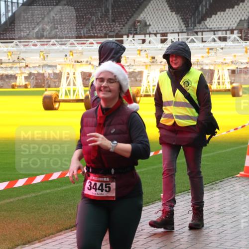 07.12.2025 - St. Pauli X-Mass-Run No. 15 Luisa Fischer http://msf.ph/oto/9388425 07.12.2025 11:52:47 Ziel 5, 3445, 613, 618, 620, 627, 644, 1916, 2121, 3276, 3280, 3445, 3648, 3650, 3659, 3865, 3886 meine-sportfotos.de