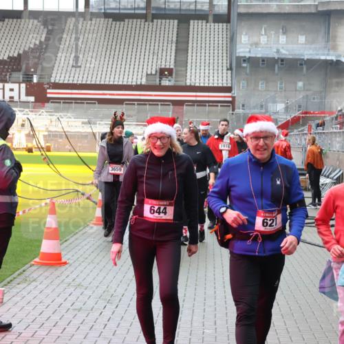 07.12.2025 - St. Pauli X-Mass-Run No. 15 Luisa Fischer http://msf.ph/oto/9388429 07.12.2025 11:52:59 Ziel 3659, 1916, 644, 621, 63, 613, 618, 620, 627, 644, 982, 2121, 2862, 3276, 3280, 3648, 3650, 3659, 3865, 3886, 4612 meine-sportfotos.de