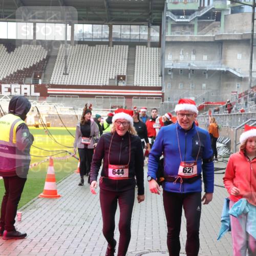 07.12.2025 - St. Pauli X-Mass-Run No. 15 Luisa Fischer http://msf.ph/oto/9388431 07.12.2025 11:52:59 Ziel 3659, 1916, 644, 621, 63, 613, 618, 620, 627, 644, 982, 2121, 2862, 3276, 3280, 3648, 3650, 3659, 3865, 3886, 4612 meine-sportfotos.de