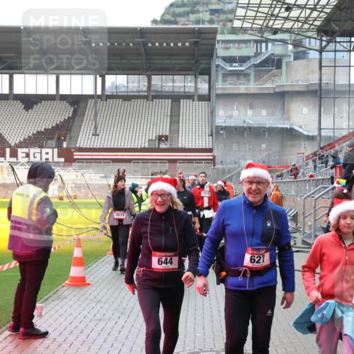 07.12.2025 - St. Pauli X-Mass-Run No. 15 Luisa Fischer http://msf.ph/oto/9388432 07.12.2025 11:52:59 Ziel 3659, 644, 1916, 621, 63, 613, 618, 620, 627, 644, 982, 2121, 2862, 3276, 3280, 3648, 3650, 3659, 3865, 3886, 4612 meine-sportfotos.de