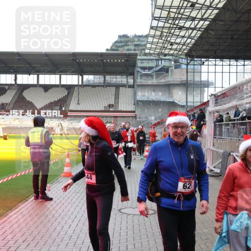07.12.2025 - St. Pauli X-Mass-Run No. 15 Luisa Fischer http://msf.ph/oto/9388437 07.12.2025 11:53:01 Ziel 644, 1916, 62, 63, 613, 618, 620, 627, 644, 982, 2121, 2862, 3276, 3280, 3648, 3865, 3886, 4612 meine-sportfotos.de