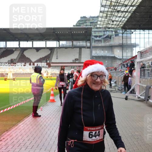 07.12.2025 - St. Pauli X-Mass-Run No. 15 Luisa Fischer http://msf.ph/oto/9388441 07.12.2025 11:53:02 Ziel 644, 613, 618, 620, 627, 644, 982, 1467, 1592, 2121, 2862, 3276, 3280, 3886, 4612 meine-sportfotos.de