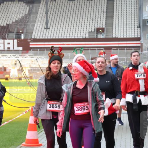 07.12.2025 - St. Pauli X-Mass-Run No. 15 Luisa Fischer http://msf.ph/oto/9388444 07.12.2025 11:53:04 Ziel 5, 3659, 15, 3865, 1916, 613, 618, 620, 627, 644, 982, 1467, 1592, 2121, 2862, 3276, 3280, 3886, 4612 meine-sportfotos.de