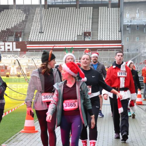 07.12.2025 - St. Pauli X-Mass-Run No. 15 Luisa Fischer http://msf.ph/oto/9388445 07.12.2025 11:53:04 Ziel 5, 3659, 3865, 105, 1916, 613, 618, 620, 627, 644, 982, 1467, 1592, 2121, 2862, 3276, 3280, 3886, 4612 meine-sportfotos.de