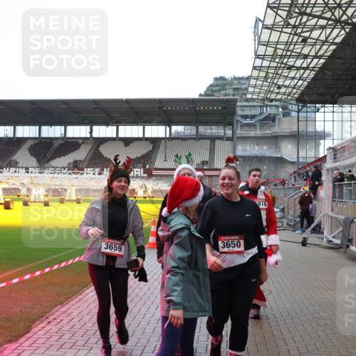 07.12.2025 - St. Pauli X-Mass-Run No. 15 Luisa Fischer http://msf.ph/oto/9388463 07.12.2025 11:53:09 Ziel 3659, 3650, 916, 613, 618, 620, 627, 644, 982, 1467, 1592, 1803, 2862, 3276, 3280, 3886, 4612 meine-sportfotos.de