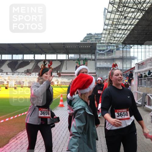 07.12.2025 - St. Pauli X-Mass-Run No. 15 Luisa Fischer http://msf.ph/oto/9388468 07.12.2025 11:53:10 Ziel 3659, 613, 5, 3650, 613, 618, 620, 627, 644, 982, 1467, 1592, 1803, 2862, 3276, 3280, 3749, 3750, 3886, 4612 meine-sportfotos.de