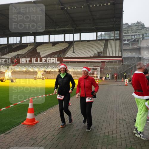 07.12.2025 - St. Pauli X-Mass-Run No. 15 Fabian Wolf http://msf.ph/oto/9388470 07.12.2025 10:19:49 Ziel 658, 661, 4074 meine-sportfotos.de