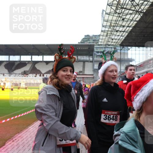 07.12.2025 - St. Pauli X-Mass-Run No. 15 Luisa Fischer http://msf.ph/oto/9388472 07.12.2025 11:53:11 Ziel 15, 3648, 36, 613, 618, 620, 627, 644, 982, 1467, 1592, 1803, 2862, 3276, 3280, 3749, 3750, 3886, 4612 meine-sportfotos.de