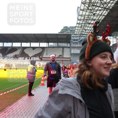 07.12.2025 - St. Pauli X-Mass-Run No. 15 Luisa Fischer http://msf.ph/oto/9388475 07.12.2025 11:53:11 Ziel 618, 3648, 613, 618, 620, 627, 644, 982, 1467, 1592, 1803, 2862, 3276, 3280, 3749, 3750, 3886, 4612 meine-sportfotos.de