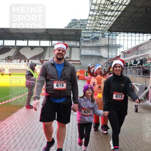07.12.2025 - St. Pauli X-Mass-Run No. 15 Luisa Fischer http://msf.ph/oto/9388479 07.12.2025 11:53:14 Ziel 15, 618, 620, 613, 292, 104, 613, 618, 620, 982, 1238, 1239, 1467, 1592, 1803, 2862, 2966, 3006, 3355, 3749, 3750, 3886, 4612 meine-sportfotos.de