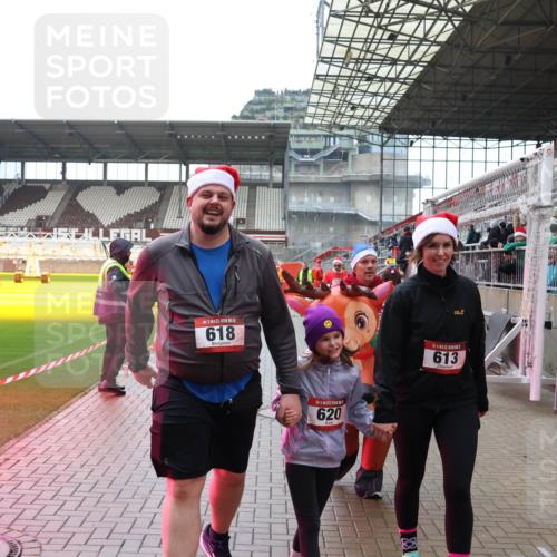 07.12.2025 - St. Pauli X-Mass-Run No. 15 Luisa Fischer http://msf.ph/oto/9388481 07.12.2025 11:53:14 Ziel 15, 618, 620, 613, 292, 104, 613, 618, 620, 982, 1238, 1239, 1467, 1592, 1803, 2862, 2966, 3006, 3355, 3749, 3750, 3886, 4612 meine-sportfotos.de