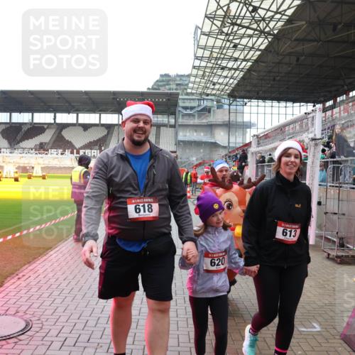 07.12.2025 - St. Pauli X-Mass-Run No. 15 Luisa Fischer http://msf.ph/oto/9388482 07.12.2025 11:53:14 Ziel 618, 620, 613, 104, 613, 618, 620, 982, 1238, 1239, 1467, 1592, 1803, 2862, 2966, 3006, 3355, 3749, 3750, 3886, 4612 meine-sportfotos.de