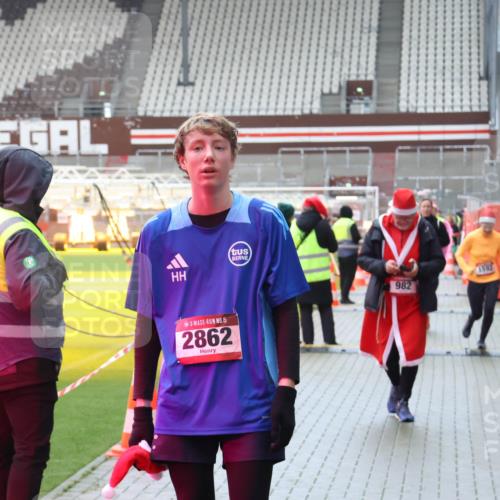 07.12.2025 - St. Pauli X-Mass-Run No. 15 Luisa Fischer http://msf.ph/oto/9388486 07.12.2025 11:53:18 Ziel 15, 2862, 1592, 982, 104, 613, 618, 620, 982, 1238, 1239, 1289, 1290, 1467, 1592, 1803, 2685, 2735, 2862, 2966, 3006, 3355, 3356, 3749, 3750, 3886, 4612 meine-sportfotos.de