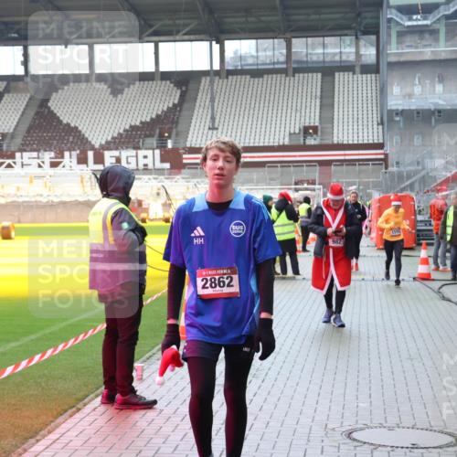 07.12.2025 - St. Pauli X-Mass-Run No. 15 Luisa Fischer http://msf.ph/oto/9388489 07.12.2025 11:53:19 Ziel 06, 3, 982, 2862, 1592, 3886, 104, 613, 618, 982, 1238, 1239, 1289, 1290, 1467, 1592, 1803, 2685, 2735, 2862, 2966, 3006, 3355, 3356, 3749, 3750, 3886, 4612 meine-sportfotos.de