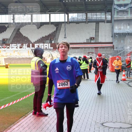 07.12.2025 - St. Pauli X-Mass-Run No. 15 Luisa Fischer http://msf.ph/oto/9388490 07.12.2025 11:53:19 Ziel 982, 1592, 3886, 5, 2862, 104, 613, 618, 982, 1238, 1239, 1289, 1290, 1467, 1592, 1803, 2685, 2735, 2862, 2966, 3006, 3355, 3356, 3749, 3750, 3886, 4612 meine-sportfotos.de