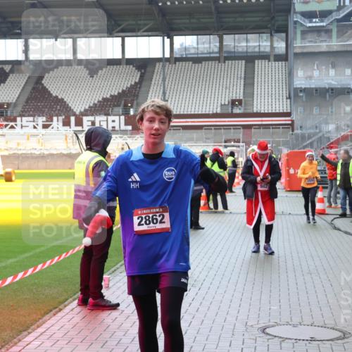 07.12.2025 - St. Pauli X-Mass-Run No. 15 Luisa Fischer http://msf.ph/oto/9388491 07.12.2025 11:53:19 Ziel 7, 15, 2862, 1592, 982, 388, 104, 613, 618, 982, 1238, 1239, 1289, 1290, 1467, 1592, 1803, 2685, 2735, 2862, 2966, 3006, 3355, 3356, 3749, 3750, 3886, 4612 meine-sportfotos.de
