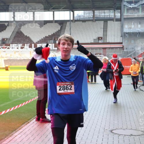 07.12.2025 - St. Pauli X-Mass-Run No. 15 Luisa Fischer http://msf.ph/oto/9388494 07.12.2025 11:53:20 Ziel 146, 982, 5, 2862, 104, 524, 613, 618, 982, 1238, 1239, 1289, 1290, 1467, 1592, 1803, 2685, 2735, 2862, 2966, 3006, 3355, 3356, 3749, 3750, 3886, 4612 meine-sportfotos.de