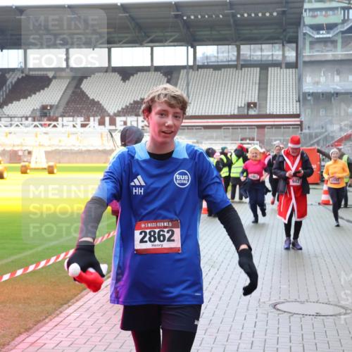 07.12.2025 - St. Pauli X-Mass-Run No. 15 Luisa Fischer http://msf.ph/oto/9388497 07.12.2025 11:53:21 Ziel 1467, 15, 2862, 982, 104, 524, 618, 982, 1238, 1239, 1289, 1290, 1467, 1592, 1803, 2685, 2735, 2862, 2966, 3006, 3355, 3356, 3749, 3750, 3886, 4612 meine-sportfotos.de