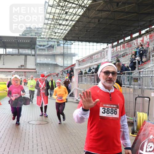 07.12.2025 - St. Pauli X-Mass-Run No. 15 Luisa Fischer http://msf.ph/oto/9388504 07.12.2025 11:53:25 Ziel 1467, 982, 1592, 5, 3886, 104, 524, 982, 1238, 1239, 1289, 1290, 1467, 1592, 1803, 2685, 2735, 2862, 2966, 3006, 3355, 3356, 3749, 3750, 4248, 4612 meine-sportfotos.de