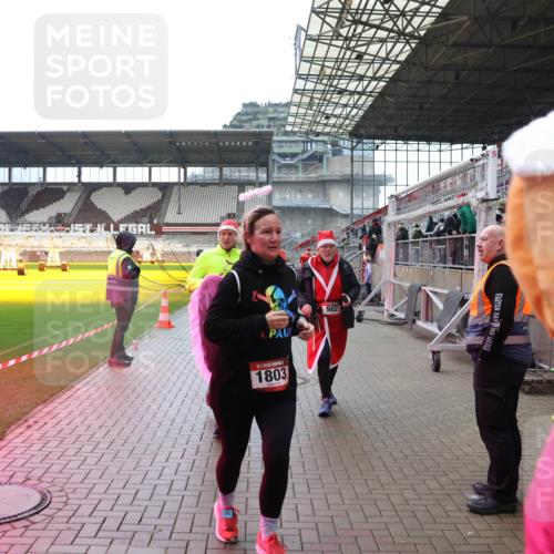 07.12.2025 - St. Pauli X-Mass-Run No. 15 Luisa Fischer http://msf.ph/oto/9388512 07.12.2025 11:53:27 Ziel 982, 1803, 104, 524, 982, 1238, 1239, 1289, 1290, 1467, 1592, 1803, 2685, 2735, 2862, 2966, 3006, 3355, 3356, 3749, 3750, 4248, 4612 meine-sportfotos.de