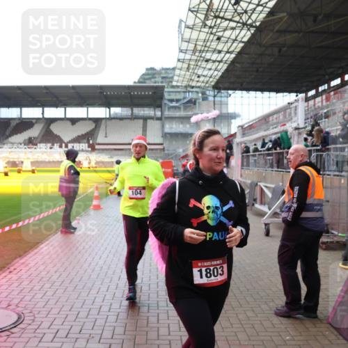 07.12.2025 - St. Pauli X-Mass-Run No. 15 Luisa Fischer http://msf.ph/oto/9388514 07.12.2025 11:53:28 Ziel 104, 1803, 104, 524, 982, 1238, 1239, 1289, 1290, 1467, 1592, 1803, 2685, 2735, 2862, 2966, 3006, 3355, 3356, 3749, 3750, 4248, 4612 meine-sportfotos.de