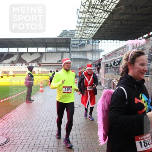 07.12.2025 - St. Pauli X-Mass-Run No. 15 Luisa Fischer http://msf.ph/oto/9388515 07.12.2025 11:53:28 Ziel 104, 982, 180, 104, 524, 982, 1238, 1239, 1289, 1290, 1467, 1592, 1803, 2685, 2735, 2862, 2966, 3006, 3355, 3356, 3749, 3750, 4248, 4612 meine-sportfotos.de