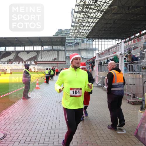 07.12.2025 - St. Pauli X-Mass-Run No. 15 Luisa Fischer http://msf.ph/oto/9388517 07.12.2025 11:53:28 Ziel 104, 104, 524, 982, 1238, 1239, 1289, 1290, 1467, 1592, 1803, 2685, 2735, 2862, 2966, 3006, 3355, 3356, 3749, 3750, 4248, 4612 meine-sportfotos.de