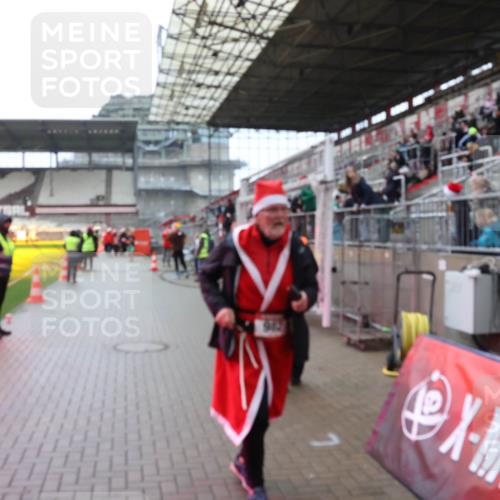 07.12.2025 - St. Pauli X-Mass-Run No. 15 Luisa Fischer http://msf.ph/oto/9388522 07.12.2025 11:53:30 Ziel 912, 104, 524, 982, 1238, 1239, 1289, 1290, 1467, 1592, 1803, 2685, 2735, 2862, 2966, 3006, 3355, 3356, 3749, 3750, 4248, 4612 meine-sportfotos.de