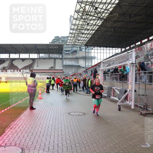 07.12.2025 - St. Pauli X-Mass-Run No. 15 Luisa Fischer http://msf.ph/oto/9388526 07.12.2025 11:53:41 Ziel 3355, 104, 524, 1238, 1239, 1289, 1290, 1467, 1592, 1803, 2685, 2735, 2966, 3006, 3355, 3356, 3749, 3750, 4248 meine-sportfotos.de