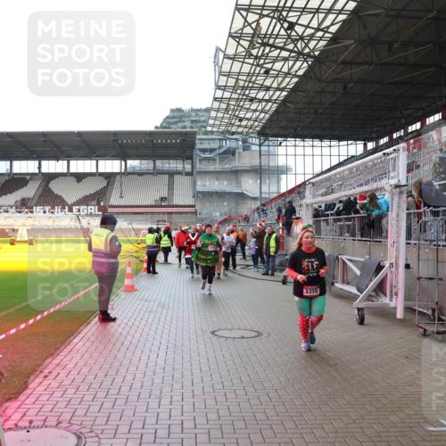 07.12.2025 - St. Pauli X-Mass-Run No. 15 Luisa Fischer http://msf.ph/oto/9388528 07.12.2025 11:53:41 Ziel 3350, 3355, 104, 524, 1238, 1239, 1289, 1290, 1467, 1592, 1803, 2685, 2735, 2966, 3006, 3355, 3356, 3749, 3750, 4248 meine-sportfotos.de