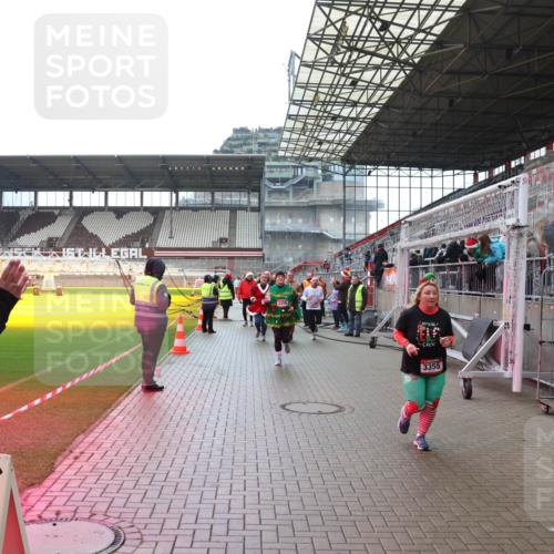 07.12.2025 - St. Pauli X-Mass-Run No. 15 Luisa Fischer http://msf.ph/oto/9388529 07.12.2025 11:53:41 Ziel 3355, 104, 524, 1238, 1239, 1289, 1290, 1467, 1592, 1803, 2685, 2735, 2966, 3006, 3355, 3356, 3749, 3750, 4248 meine-sportfotos.de