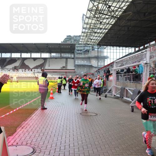 07.12.2025 - St. Pauli X-Mass-Run No. 15 Luisa Fischer http://msf.ph/oto/9388533 07.12.2025 11:53:42 Ziel 3356, 3355, 104, 524, 1238, 1239, 1289, 1290, 1467, 1592, 1803, 2685, 2735, 2966, 3006, 3355, 3356, 3749, 3750, 4248 meine-sportfotos.de