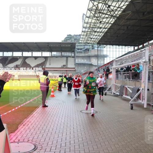 07.12.2025 - St. Pauli X-Mass-Run No. 15 Luisa Fischer http://msf.ph/oto/9388536 07.12.2025 11:53:43 Ziel 292, 3356, 104, 524, 1238, 1239, 1289, 1290, 1467, 1592, 1803, 2685, 2735, 2966, 3006, 3355, 3356, 3749, 3750, 4248 meine-sportfotos.de