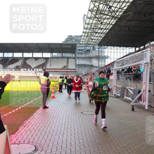 07.12.2025 - St. Pauli X-Mass-Run No. 15 Luisa Fischer http://msf.ph/oto/9388539 07.12.2025 11:53:44 Ziel 3006, 2966, 3356, 9, 104, 524, 1238, 1239, 1289, 1290, 1467, 1592, 1803, 2685, 2735, 2966, 3006, 3355, 3356, 3749, 3750, 4248 meine-sportfotos.de