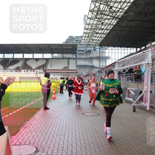 07.12.2025 - St. Pauli X-Mass-Run No. 15 Luisa Fischer http://msf.ph/oto/9388540 07.12.2025 11:53:44 Ziel 3006, 335, 104, 524, 1238, 1239, 1289, 1290, 1467, 1592, 1803, 2685, 2735, 2966, 3006, 3355, 3356, 3749, 3750, 4248 meine-sportfotos.de