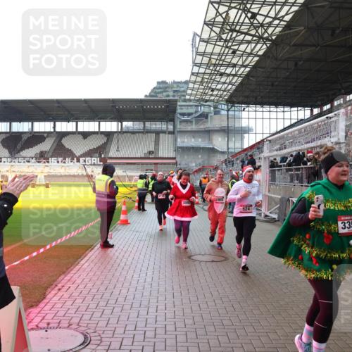 07.12.2025 - St. Pauli X-Mass-Run No. 15 Luisa Fischer http://msf.ph/oto/9388543 07.12.2025 11:53:45 Ziel 3006, 524, 3356, 104, 524, 1238, 1239, 1289, 1290, 1467, 1592, 1803, 2685, 2735, 2966, 3006, 3355, 3356, 3749, 3750, 4248 meine-sportfotos.de