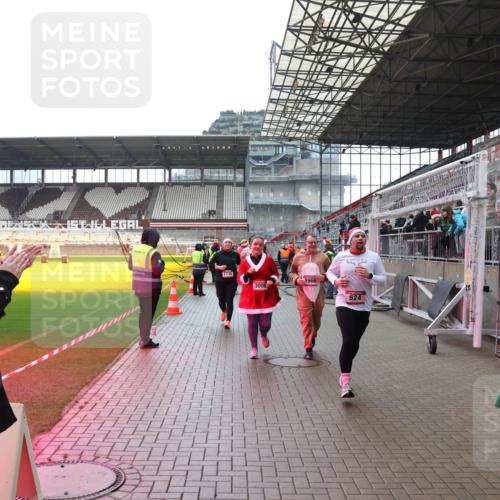 07.12.2025 - St. Pauli X-Mass-Run No. 15 Luisa Fischer http://msf.ph/oto/9388545 07.12.2025 11:53:45 Ziel 2735, 2966, 3006, 524, 104, 524, 1238, 1239, 1289, 1290, 1467, 1592, 1803, 2685, 2735, 2966, 3006, 3355, 3356, 3749, 3750, 4248 meine-sportfotos.de
