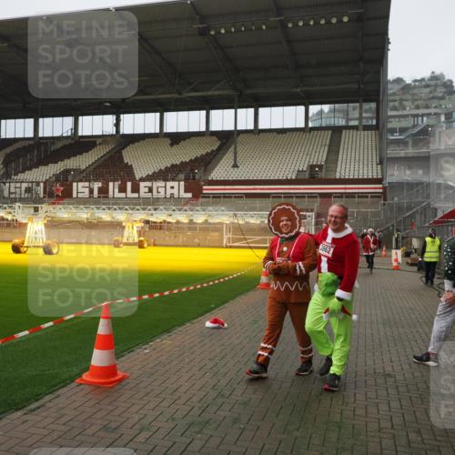 07.12.2025 - St. Pauli X-Mass-Run No. 15 Fabian Wolf http://msf.ph/oto/9388548 07.12.2025 10:20:00 Ziel 1364, 1903, 2238, 2751, 3846, 3871, 3893 meine-sportfotos.de