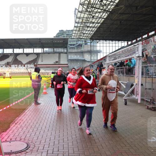 07.12.2025 - St. Pauli X-Mass-Run No. 15 Luisa Fischer http://msf.ph/oto/9388552 07.12.2025 11:53:47 Ziel 5, 2735, 3006, 2966, 104, 524, 1238, 1239, 1289, 1290, 1467, 1592, 1803, 2685, 2735, 2966, 3006, 3355, 3356, 3749, 3750, 4248 meine-sportfotos.de